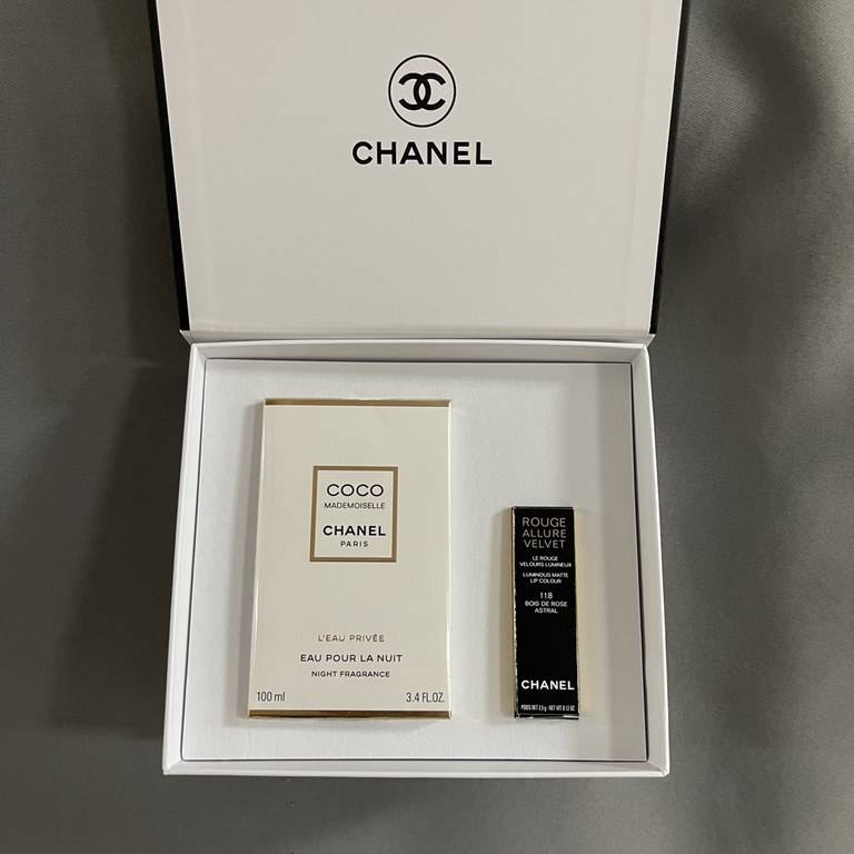 Original qualityChanel coco two piece set! With gift bag. Contains Frosted coco perfume 100ml, Comet pressed lipstick 118#.