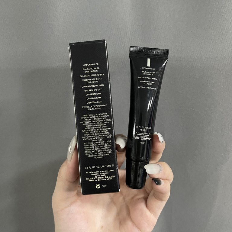 Original quality(Zumarron VE genuine two-piece set)   lip moisturizing honey 15ml   hand cream 100ml   real shot   arrived   I'm not interested in perfume, I was conquered by Zumarron Vitamin E's hand cream and lip balm,