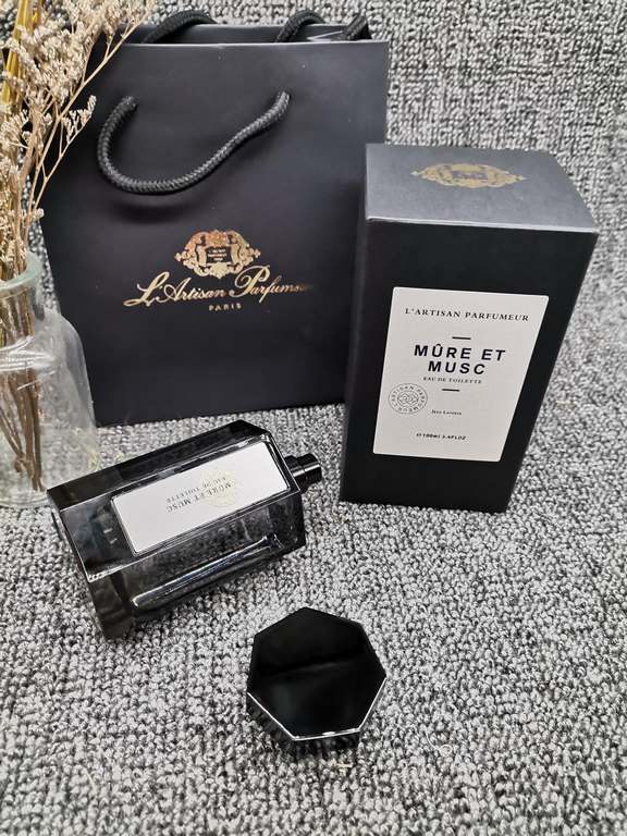 Artisan Blackberry MuseFragrance Floral FruityTop Note Lemon Orange Tangerine BasilMiddle note blackberry red berryBase Musk Oak MossAttributes UnisexPerfumer Jean-Francois LaporteTags fruity musk sweet citrus fresh spic