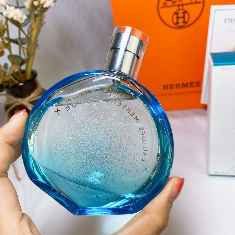 Original qualityHermes Hermes Blue Color Starlight Eau de Toilette for Women EDTFragrance Woody marine notesTop notes bitter orange, Italian lemonMiddle note Indonesian pepper, pink pepperBase notes amber, oakmoss, cedar