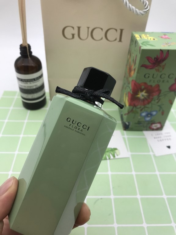 Name Gucci Avocado GreenTop note Watermelon, Lemon, PearMiddle Note：Gardenia Eggplant LotusBase notes Atlantic cedar, sandalwood, muskgucci's avocado perfume, is also the dance of flowers gardenia series of ~ ~ before in