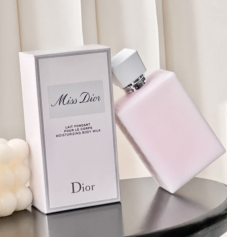 Original qualityMiss Dior Fragrance Body Lotion (200ml)   The king of broken goods! Finally in stock   Sweet girl's secret, starting from a bottle of body lotion! Miss Dior Fragrance Body Lotion  This body lotion is the 