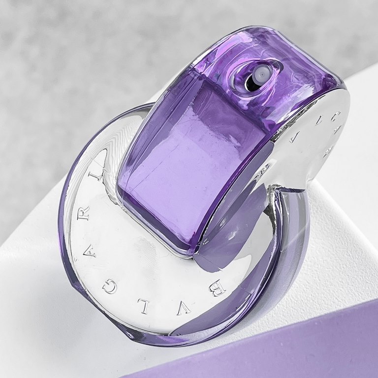 Original qualityBulgari Amethyst Perfume 65 ml! Understated eleganceWhen you meet the right oneYou'll suddenly realize somethingLife can be so beautiful.Your summer dream---Bvlgari Amethyst Perfume.  Noble and elegant ir