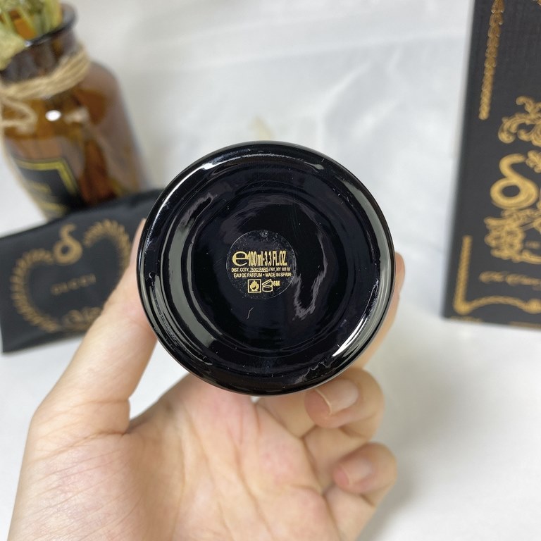 Original qualityCounter gucci gucci ceramic alchemist garden black bottle the voice of the snake the voice of the snake mystery perfume 100mlThe mythical snake, a symbol of knowledge and rebirth, roams everywhere in the 