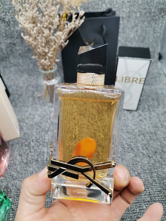 Saint Laurent Unbridled Eau de Toilette for WomenFragrance FloralTop note Orange BlossomMiddle Note Lavender Orange BlossomBase Vanilla AmbergrisOdor Lavender Orange Blossom Musk FloralAttributes Women's Fragrance