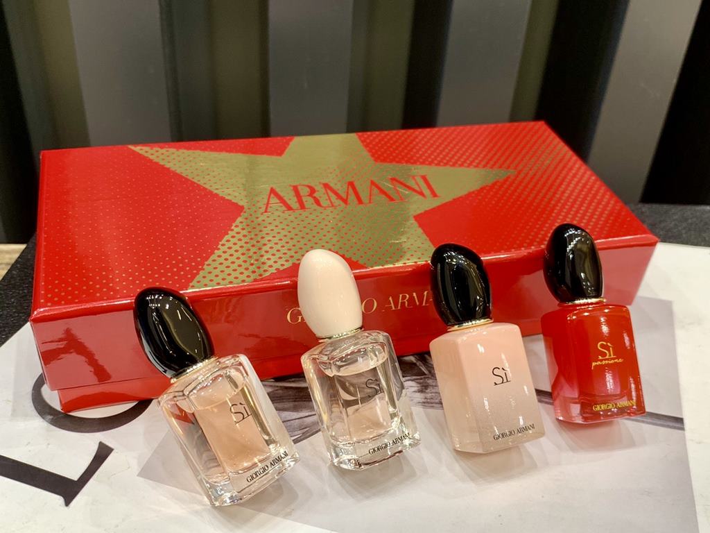 Original qualityArmani Beloved Perfume Collection Sample Set of 4, 1 to 1 high quality each bottle of 7mL without nozzle