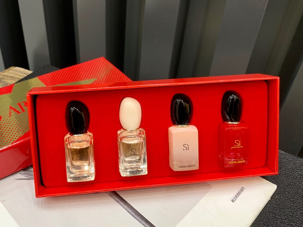 Original qualityArmani Beloved Perfume Collection Sample Set of 4, 1 to 1 high quality each bottle of 7mL without nozzle