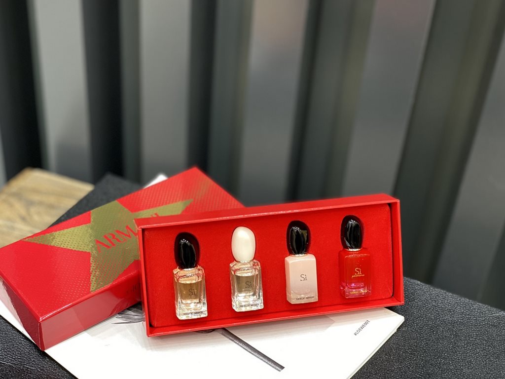 Original qualityArmani Beloved Perfume Collection Sample Set of 4, 1 to 1 high quality each bottle of 7mL without nozzle