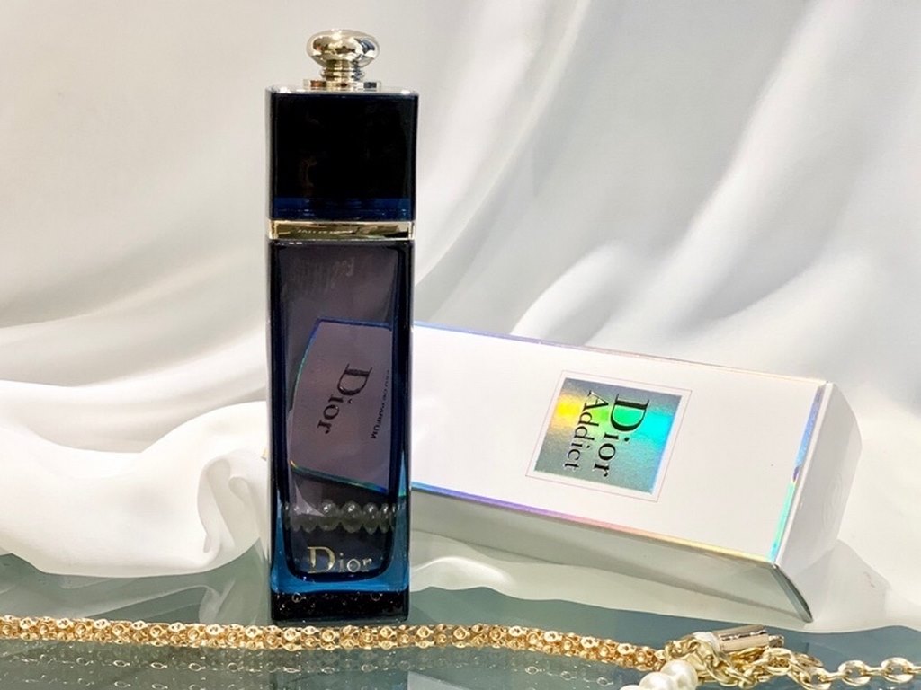 Original qualityDior addict blue seduction women's perfumeIn order to meet all the women struggling between tradition and modernity, the launch of this blossom-based addictive perfume,    outside the obvious, distinctive