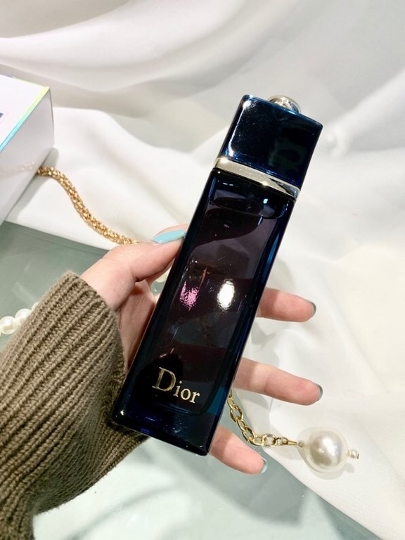 Original qualityDior addict blue seduction women's perfumeIn order to meet all the women struggling between tradition and modernity, the launch of this blossom-based addictive perfume,    outside the obvious, distinctive