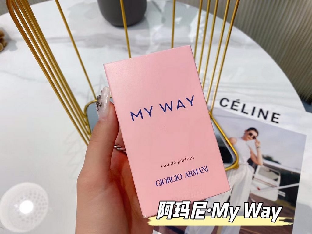 Original quality  my way perfume by ArmaniAccustomed to being bound by the normalization of life, more and more can feel the rare breakthrough.Rather than being entangled in trivialities, it is more hard-won to look outw