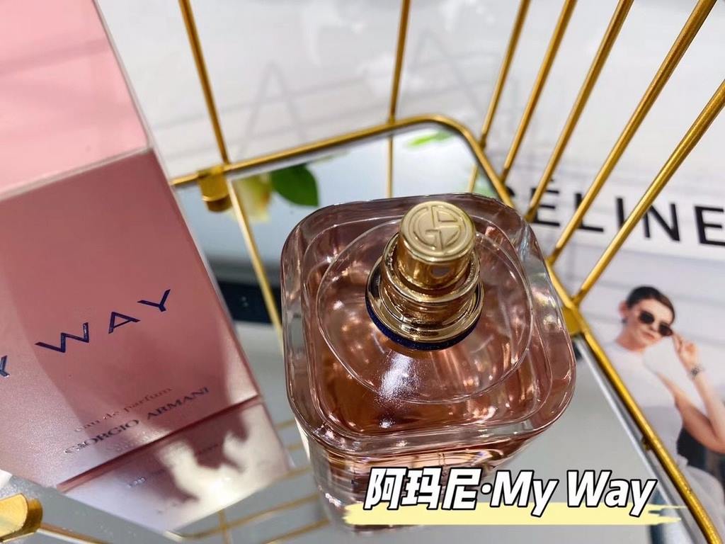 Original quality  my way perfume by ArmaniAccustomed to being bound by the normalization of life, more and more can feel the rare breakthrough.Rather than being entangled in trivialities, it is more hard-won to look outw