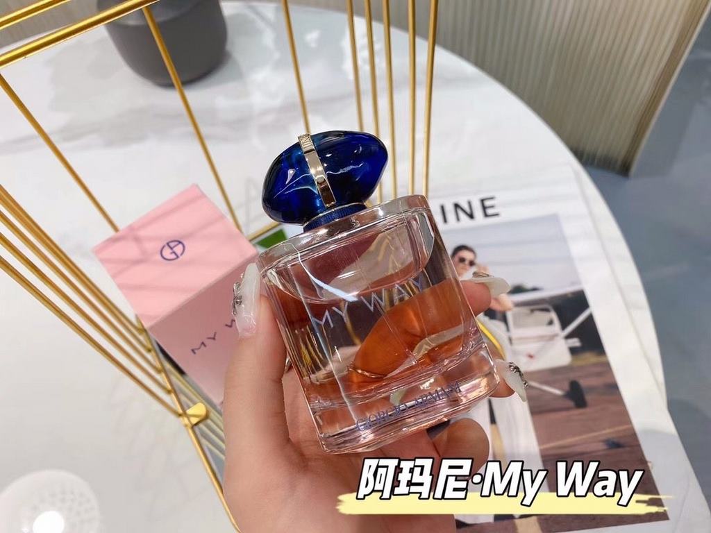 Original quality  my way perfume by ArmaniAccustomed to being bound by the normalization of life, more and more can feel the rare breakthrough.Rather than being entangled in trivialities, it is more hard-won to look outw