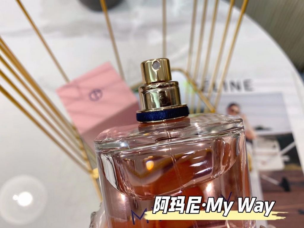 Original quality  my way perfume by ArmaniAccustomed to being bound by the normalization of life, more and more can feel the rare breakthrough.Rather than being entangled in trivialities, it is more hard-won to look outw