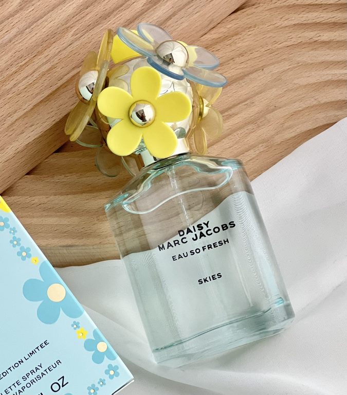 criticizeMarc Mauger Sky Flower Daisy Eau de Toilette for Women 75ml  As if strolling through the garden in the afternoon with a soothing and elegant round dance in your ears, the spring breeze is very pleasant.Top note 