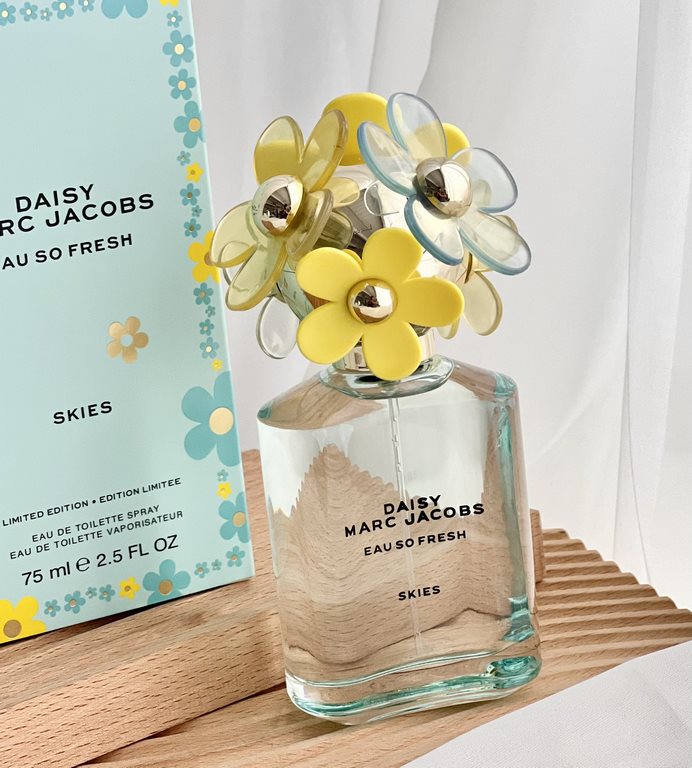 criticizeMarc Mauger Sky Flower Daisy Eau de Toilette for Women 75ml  As if strolling through the garden in the afternoon with a soothing and elegant round dance in your ears, the spring breeze is very pleasant.Top note 