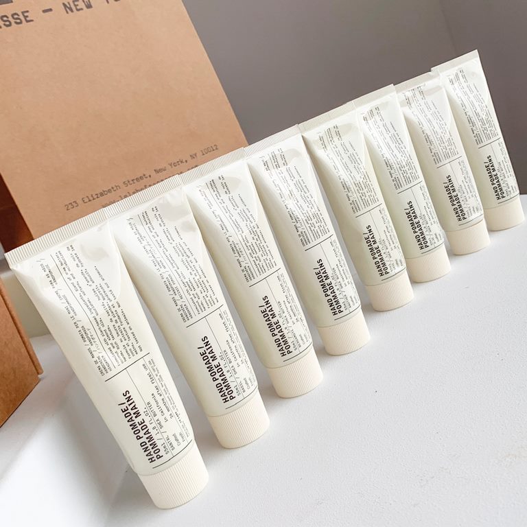 Original qualityLaboratory hand cream eight-piece set! 55ml × 8 with gift bag. The new series of Christmas models limited edition hand cream set, the only one scent personality unique temperament of hand cream.LeLabo spe