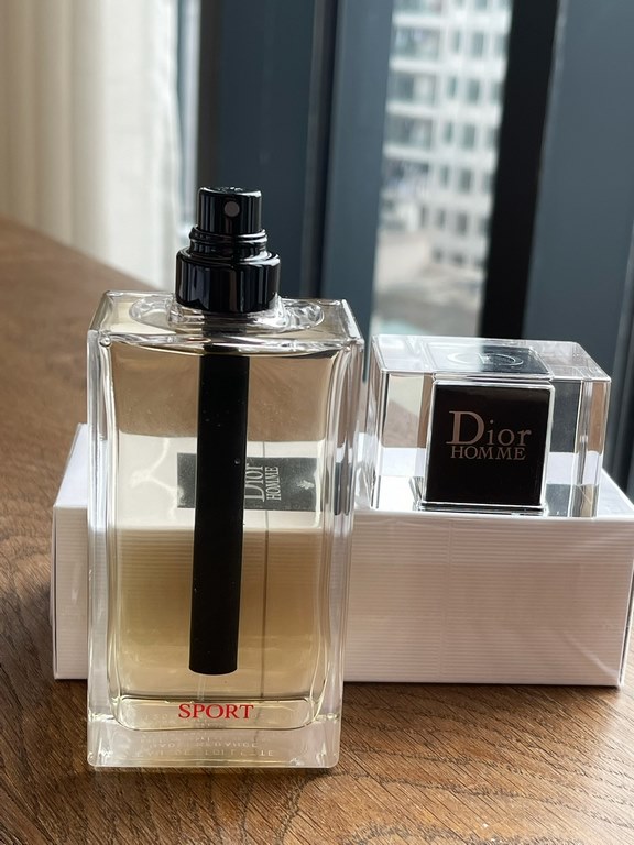 Original qualityDior untamed sports edt eau de toilette for men 125mlThe aim is to create an ideal boyfriend fragrance, wantonly waving wine sexy and charming temperament, straightforward and powerful to show the contemp