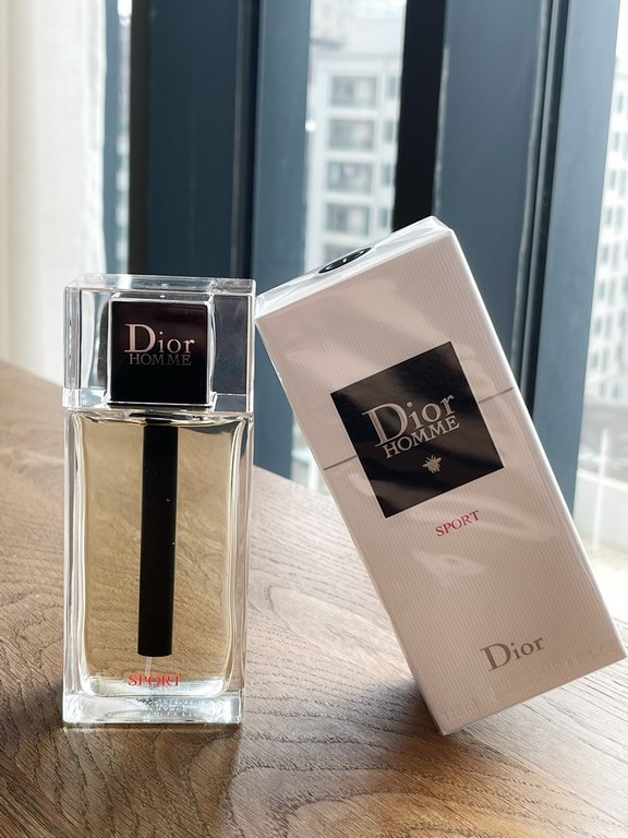 Original qualityDior untamed sports edt eau de toilette for men 125mlThe aim is to create an ideal boyfriend fragrance, wantonly waving wine sexy and charming temperament, straightforward and powerful to show the contemp