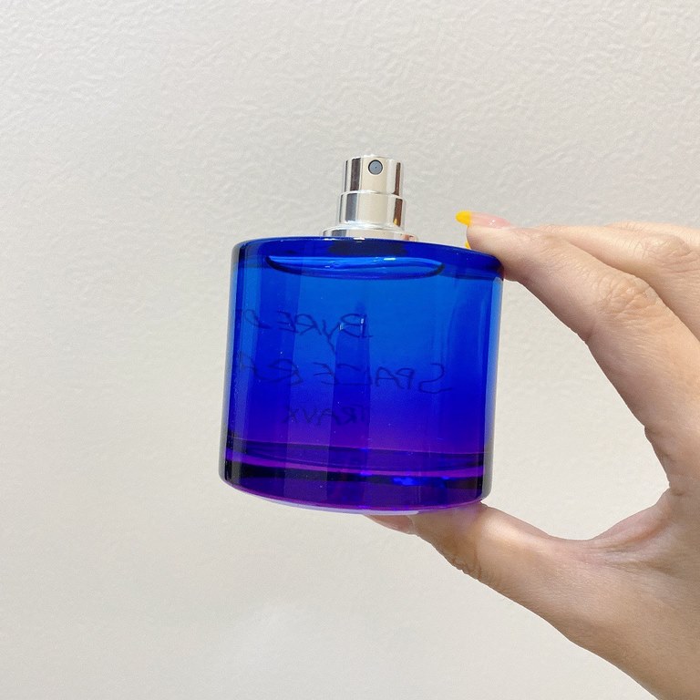 Original quality(Parade new cosmic blue perfume 100ml)   when Parade is no longer cold  from the smell of cosmic dust, Travx Space Rage new fragrance series space blue bottle body is quite a dreamy blue-purple like the c