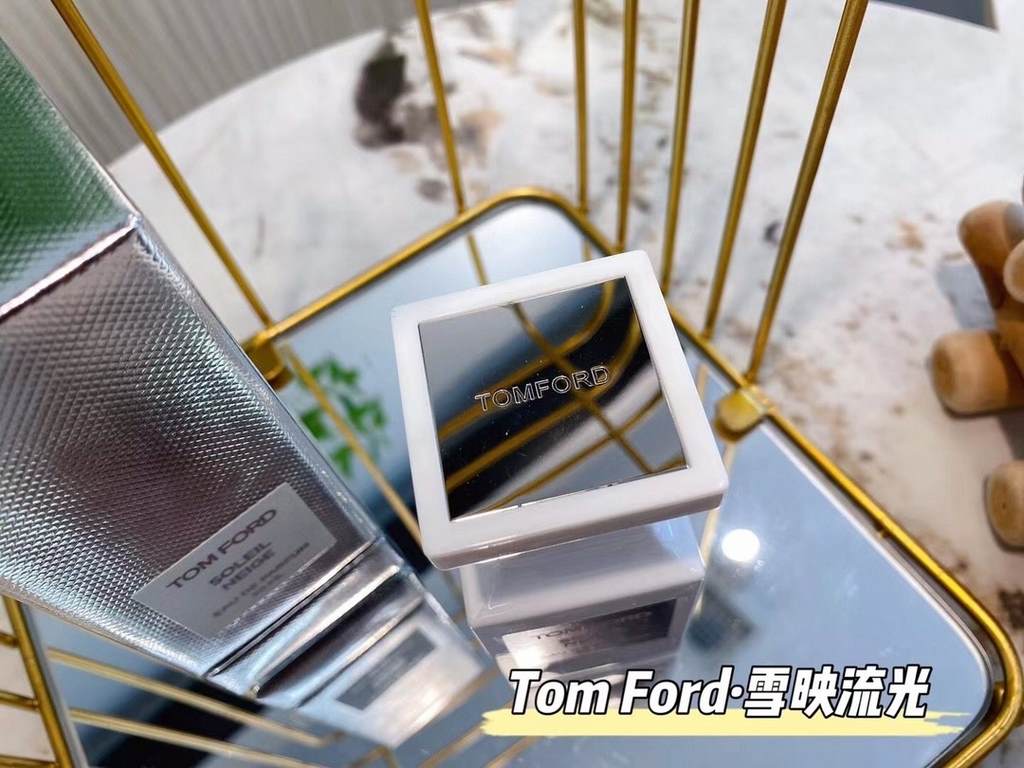 Original quality tom ford- Snow Reflects Streams of LightTake a deep breath, the early winter air carries with it a bitterly cold flavor.At this time of year, we know that we will soon be facing the official farewell to 