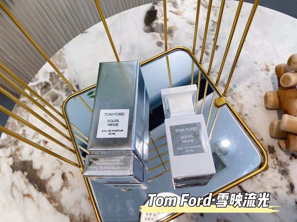 Original quality tom ford- Snow Reflects Streams of LightTake a deep breath, the early winter air carries with it a bitterly cold flavor.At this time of year, we know that we will soon be facing the official farewell to 