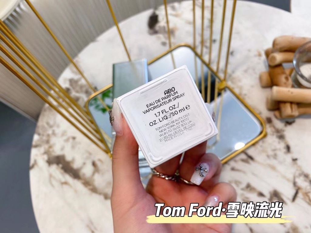 Original quality tom ford- Snow Reflects Streams of LightTake a deep breath, the early winter air carries with it a bitterly cold flavor.At this time of year, we know that we will soon be facing the official farewell to 