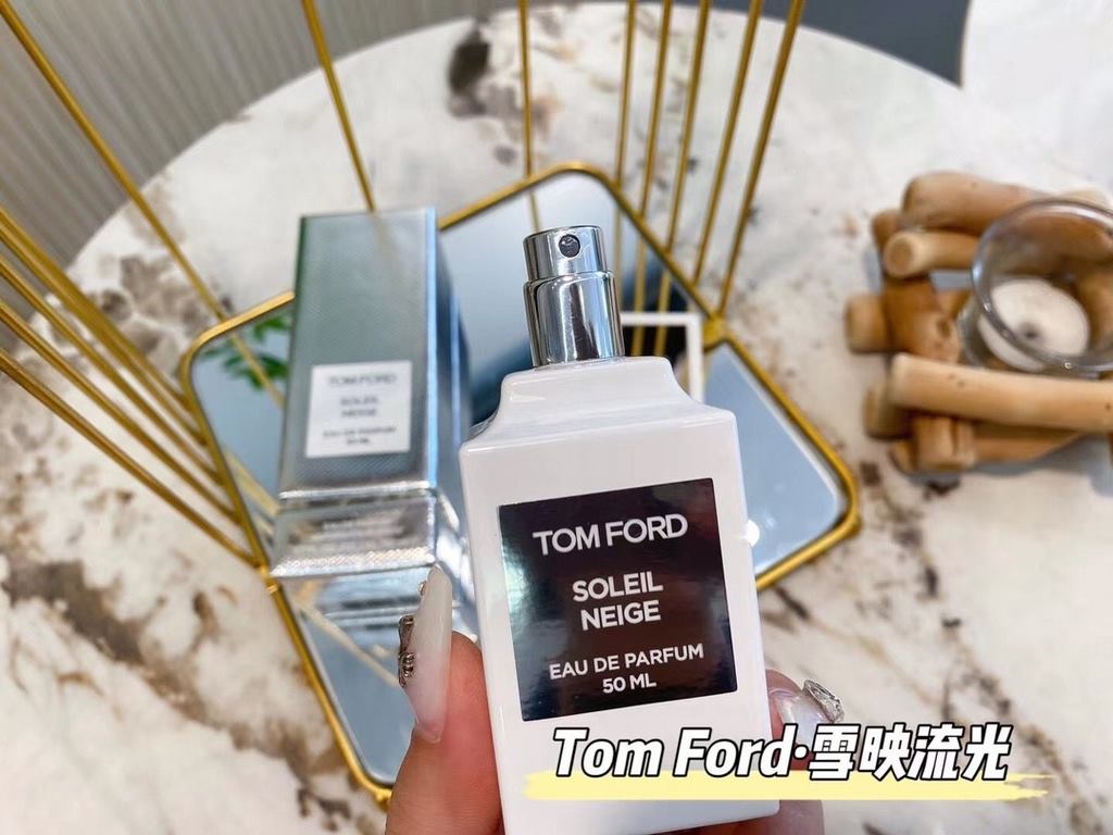 Original quality tom ford- Snow Reflects Streams of LightTake a deep breath, the early winter air carries with it a bitterly cold flavor.At this time of year, we know that we will soon be facing the official farewell to 