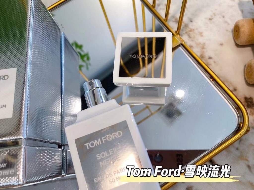 Original quality tom ford- Snow Reflects Streams of LightTake a deep breath, the early winter air carries with it a bitterly cold flavor.At this time of year, we know that we will soon be facing the official farewell to 