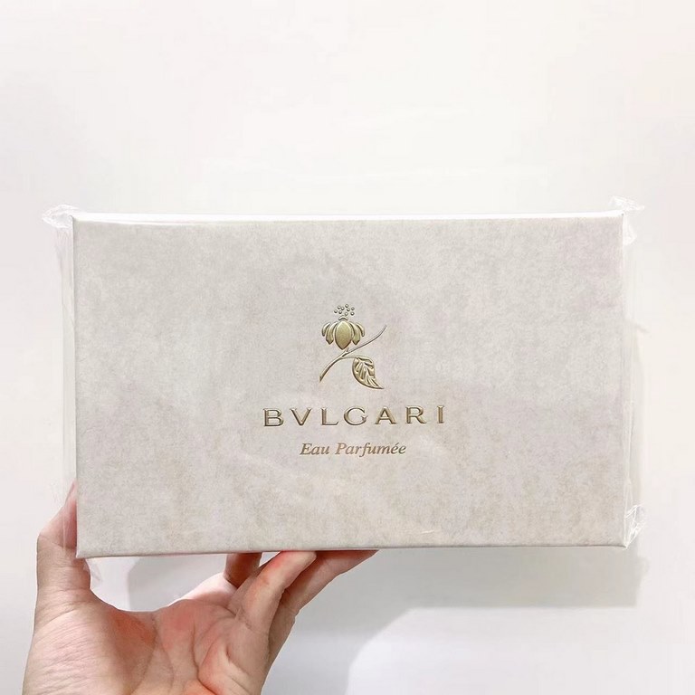 Original quality(Bvlgari Tea Series Perfume Sample Set of 5)   Bvlgari Tea Series Perfume Sample Set of 5 in 10ml! 10ml x 5 with sprayer with gift bag. Flavor green tea, black tea, white tea, black tea, blue tea.