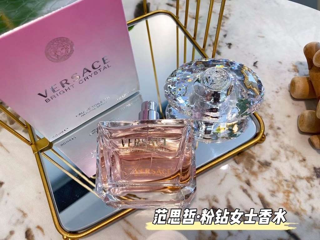 Original quality versace Versace Pink Diamonds      Don't be afraid of being too young when you hear about girly fragrances.From 18 to 30  can be easily handledThis Versace Diamond is sweet but not too sweet.Elegant like