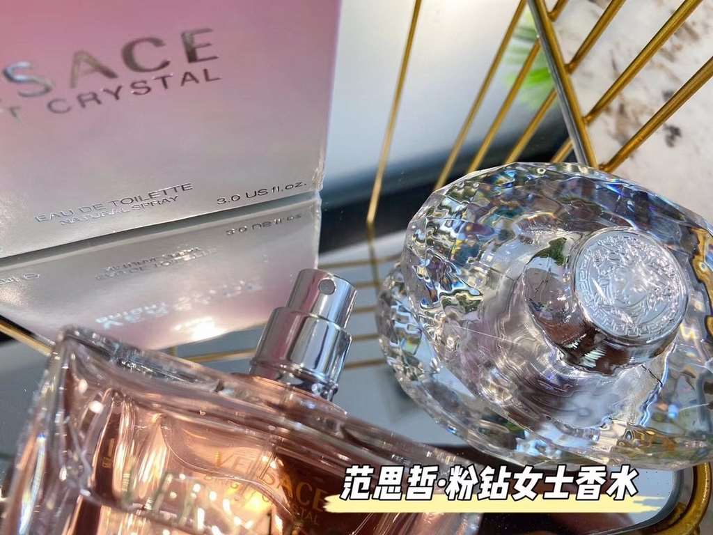 Original quality versace Versace Pink Diamonds      Don't be afraid of being too young when you hear about girly fragrances.From 18 to 30  can be easily handledThis Versace Diamond is sweet but not too sweet.Elegant like