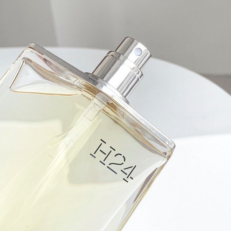 Hermes 2022Hermes H24 Hermes Rhythm XXIV★★☆☆☆☆ Floral and Fruity Metallic Sauvage-MetallicIs the vintage trend back in fashion latelyWhy are there so many aldehydic fragrances popping up all of a sudden-Aldehydes are com