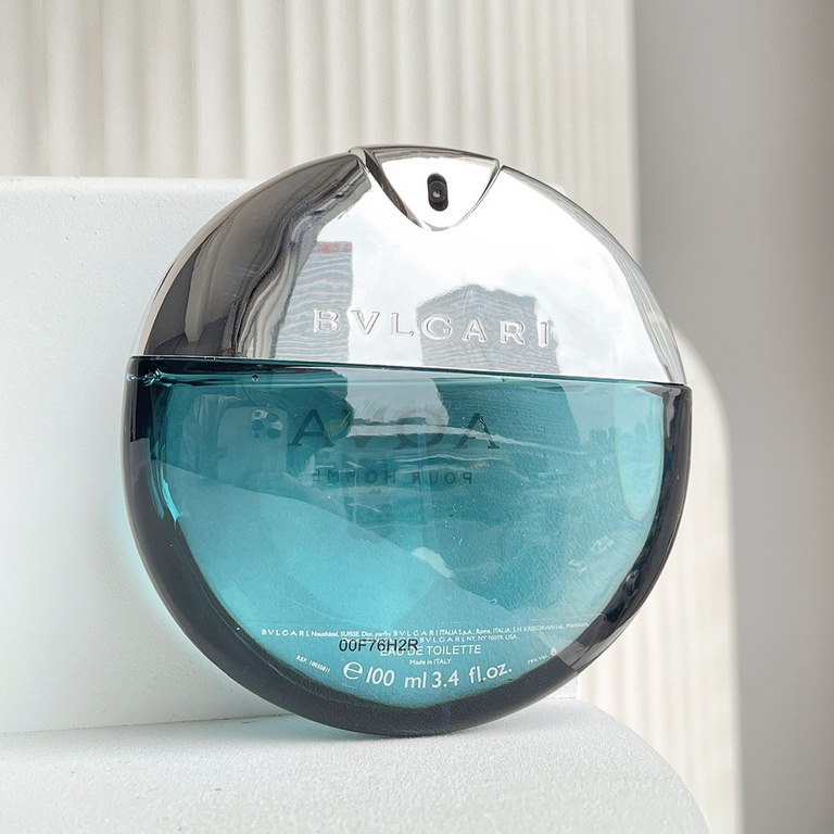 Counter Edition .... BVLGARI Bvlgari Aquamarine   Eau de Toilette for Men, with water   as a creative design element, the fragrance contains a natural   oceanic scent, which is refreshing for the male user in the morning