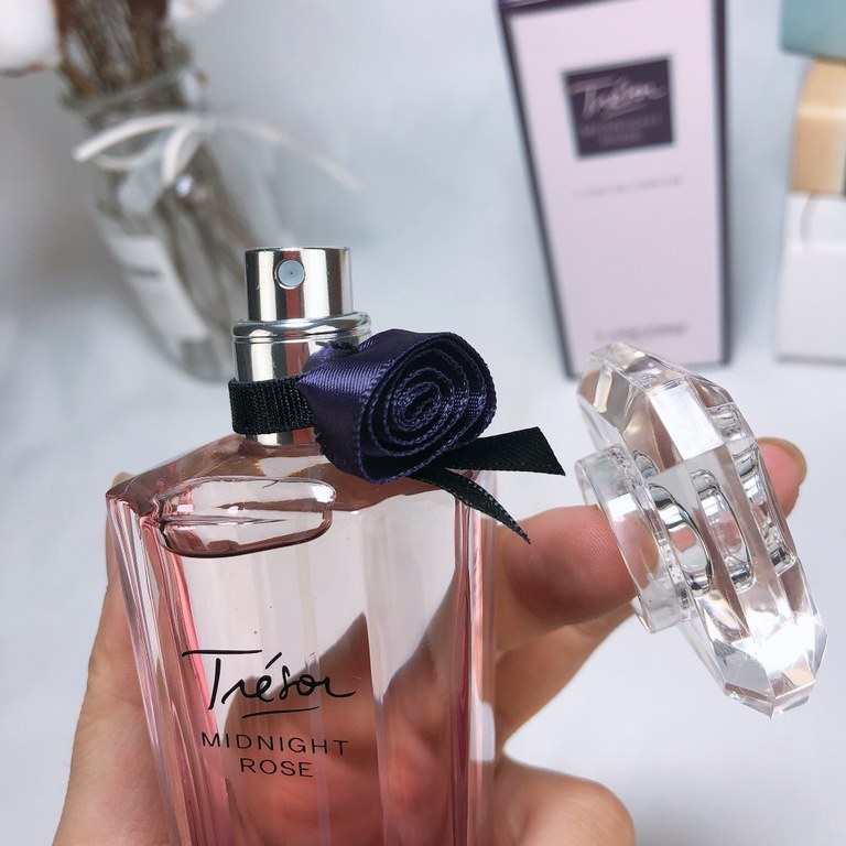 Original qualityLANCOME Lancome Precious Midnight Rose EDT for Women 75ml.Top Notes Raspberry, Blueberry Middle Notes Rose, Jasmine, Pink Pepper Base Notes Cedar, Vanilla, Musk