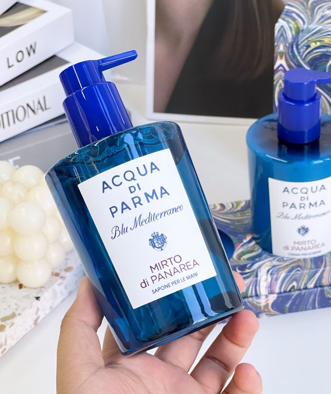 Original qualityNew Arrival   Water of Parma Hand Sanitizer Hand Cream 2-Piece Set    Hand Care On-the-go Holiday Set two-piece set is here~  Blue Mediterranean Series - Isle of Capri OrangePanarica Cinnamon! Specificati