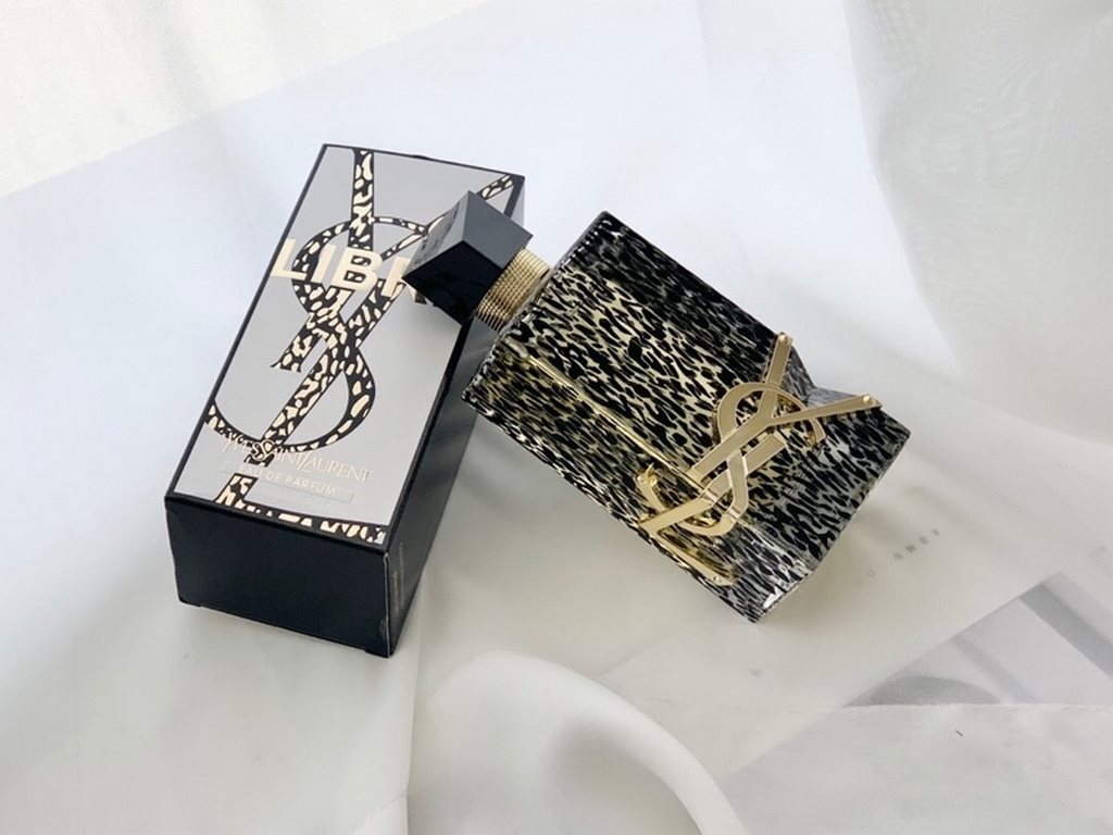 Original qualitySaint Laurent limited edition leopard perfume 90ml   leopard carton appearance let me smell a touch of wild, never out of fashion leopard print is really classic, once again captured my heart ~ this bottl