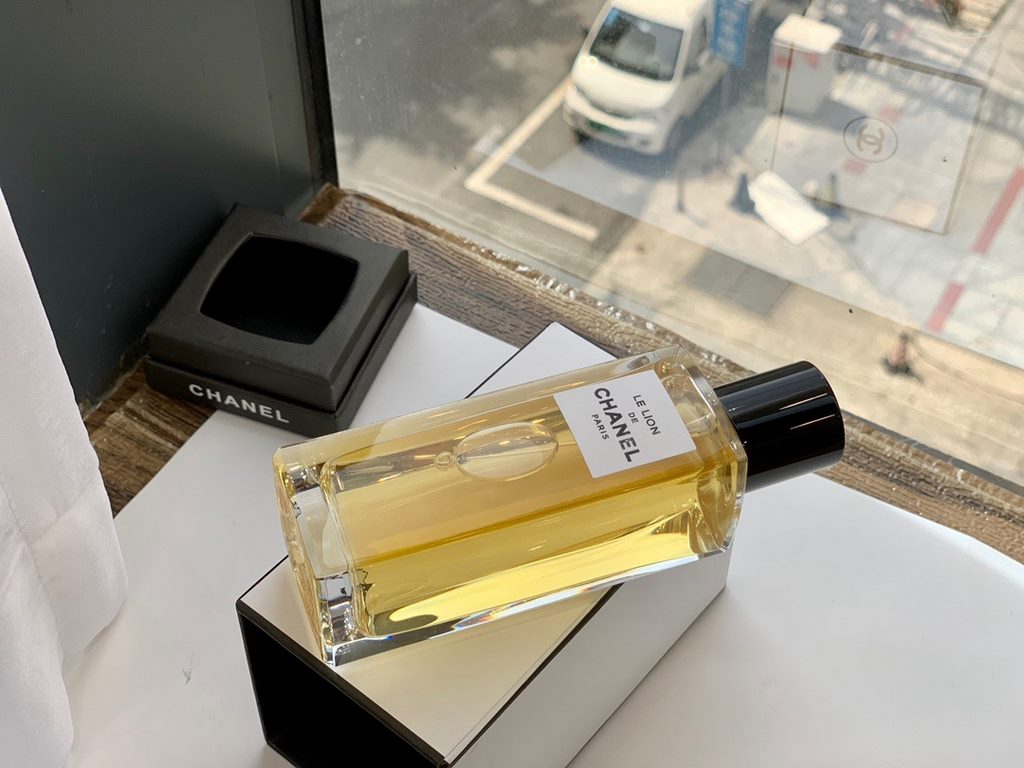 Original quality Chanel high definition perfume 75ml flavor lionCollection 2021 this year a new bottle of perfume lion le lionIt is a tribute to Ms. Chanel did not hesitate to enter it~The rich layers of oriental notes a