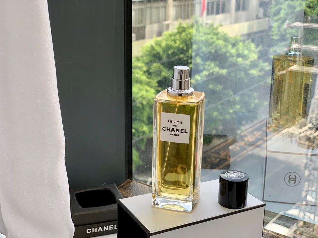 Original quality Chanel high definition perfume 75ml flavor lionCollection 2021 this year a new bottle of perfume lion le lionIt is a tribute to Ms. Chanel did not hesitate to enter it~The rich layers of oriental notes a