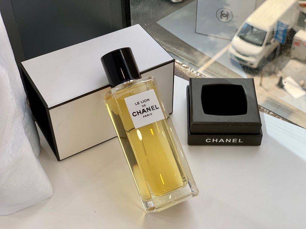 Original quality Chanel high definition perfume 75ml flavor lionCollection 2021 this year a new bottle of perfume lion le lionIt is a tribute to Ms. Chanel did not hesitate to enter it~The rich layers of oriental notes a