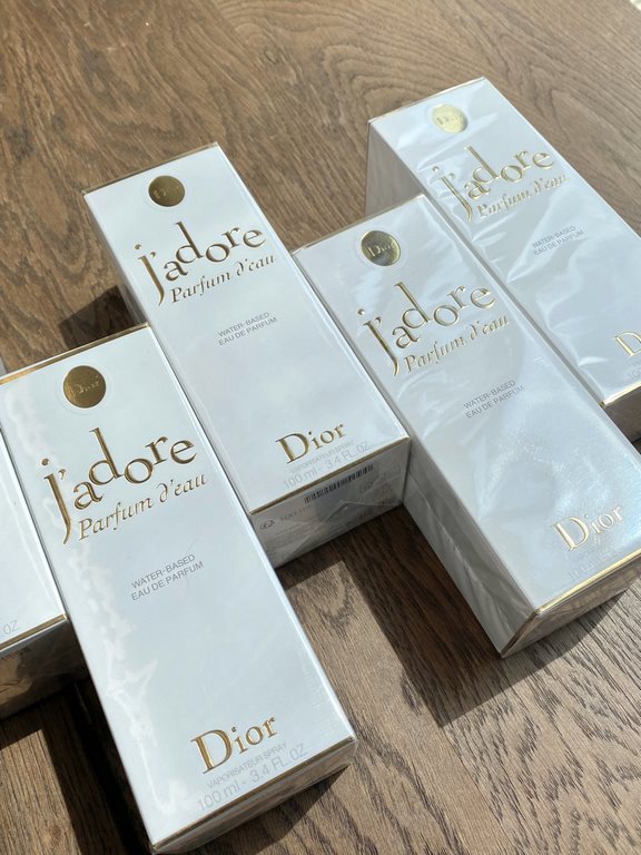 New from Dee's house - True Me Pure White ChansonNew listing! New listing!A fragrance that is not defined #Dior's new True Me Pure and White perfume  Creamy white frosted bottleTextured! With texture! With texture! The f