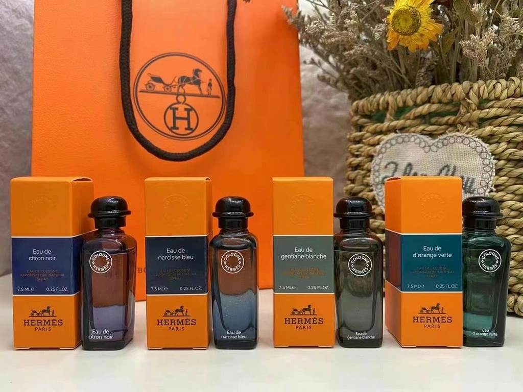 Original qualityHermes Q cologne 7.5ml flavor pink grapefruit, black citron cologne, bloody rhubarb, golden orange blossom, blue narcissus, snow white gentian, orange green cologne, ambergris citrus.