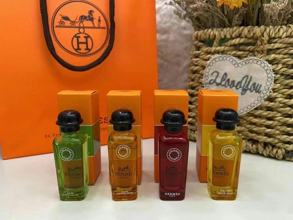 Original qualityHermes Q cologne 7.5ml flavor pink grapefruit, black citron cologne, bloody rhubarb, golden orange blossom, blue narcissus, snow white gentian, orange green cologne, ambergris citrus.