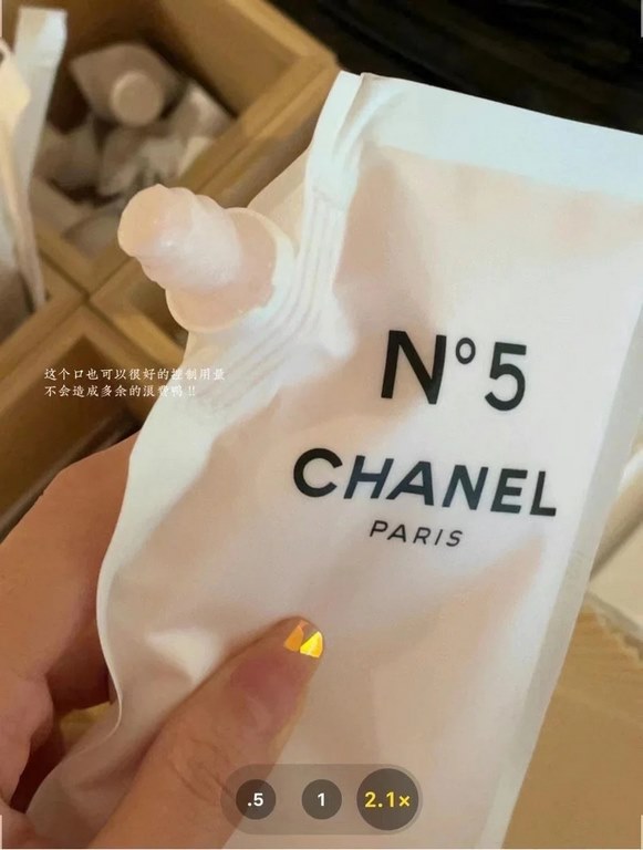 Original quality (Xiao Xiang n5 body milk bag 200ml)   is that kind of advanced ready-to-wear store fragrance flavor, completely not greasy not punch not pungent, the front tone is a light baby milk fragrance, the flavor