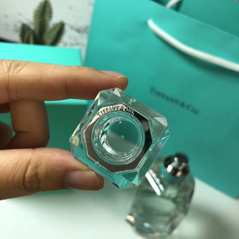 Original qualityTiffany Tiffany Tiffany perfume coty cooperation new diamond bottle women's perfume 75MLFragrance notes floral top notes mandarin orange middle notes iris tail notes patchouli and musk