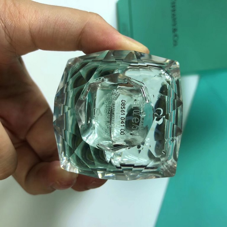 Original qualityTiffany Tiffany Tiffany perfume coty cooperation new diamond bottle women's perfume 75MLFragrance notes floral top notes mandarin orange middle notes iris tail notes patchouli and musk