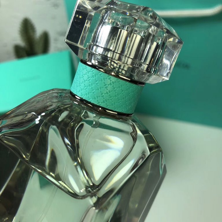 Original qualityTiffany Tiffany Tiffany perfume coty cooperation new diamond bottle women's perfume 75MLFragrance notes floral top notes mandarin orange middle notes iris tail notes patchouli and musk