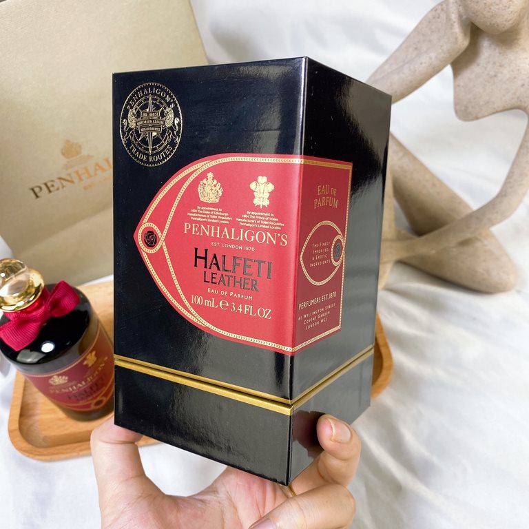 Original qualityBlack Rose Leather Perfume Penhaligon's Penhaligon's Halfeti Leather Black Rose Leather Perfume 1mlThis is a deep fragrance with oriental notes, based on woody and spicy roses. This is a variation of the 