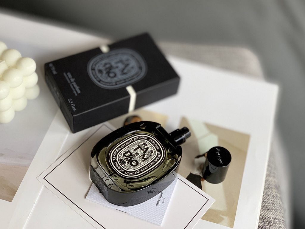 Original qualityDiptyque Zendo (Black Label) Intense PerfumeDiptyque Tiptyque Sandalwood (Black Label) Intense Fragrance 75mlFragrance Woody FloralTop note Rose Myrtle CypressMiddle Note Sandalwood CedarBase note Spice A