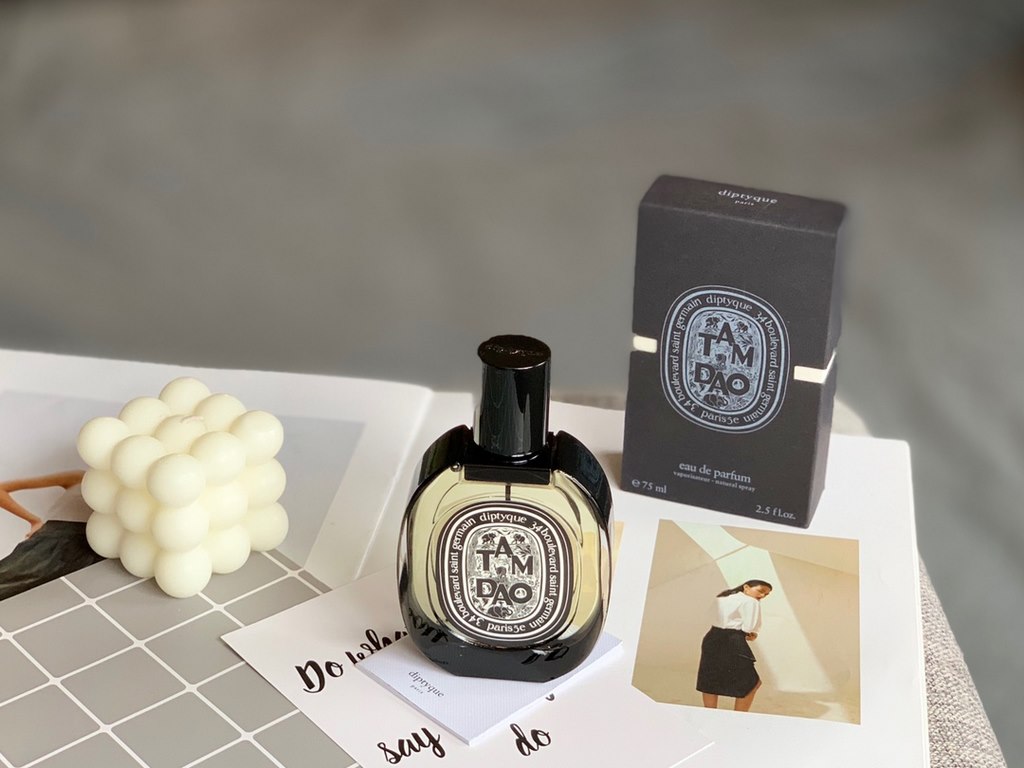 Original qualityDiptyque Zendo (Black Label) Intense PerfumeDiptyque Tiptyque Sandalwood (Black Label) Intense Fragrance 75mlFragrance Woody FloralTop note Rose Myrtle CypressMiddle Note Sandalwood CedarBase note Spice A